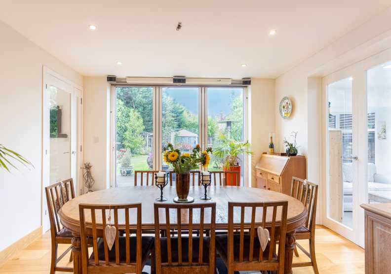4 bedrooms houses to sale in Hale Lane, Mill Hill-image 10