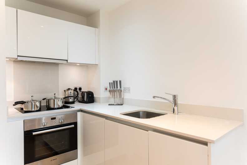 1 bedroom apartments/flats to sale in Goodchild Road, Woodberry Down, Manor House-image 1