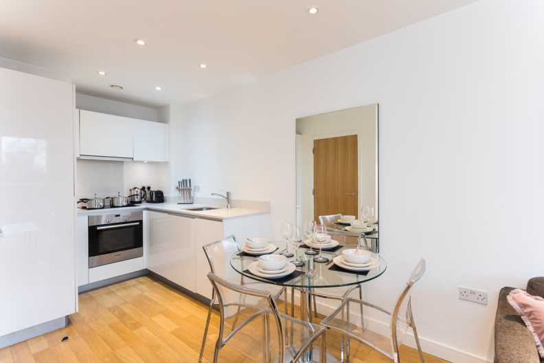 1 bedroom apartments/flats to sale in Goodchild Road, Woodberry Down, Manor House-image 9