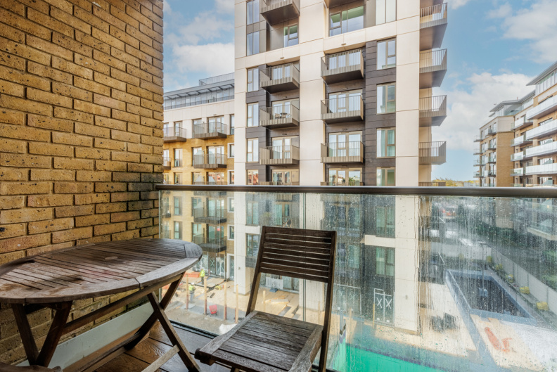 1 bedroom apartments/flats to sale in Parr's Way, Hammersmith-image 3