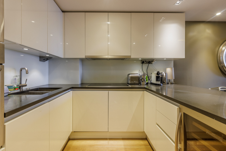 1 bedroom apartments/flats to sale in Parr's Way, Hammersmith-image 8