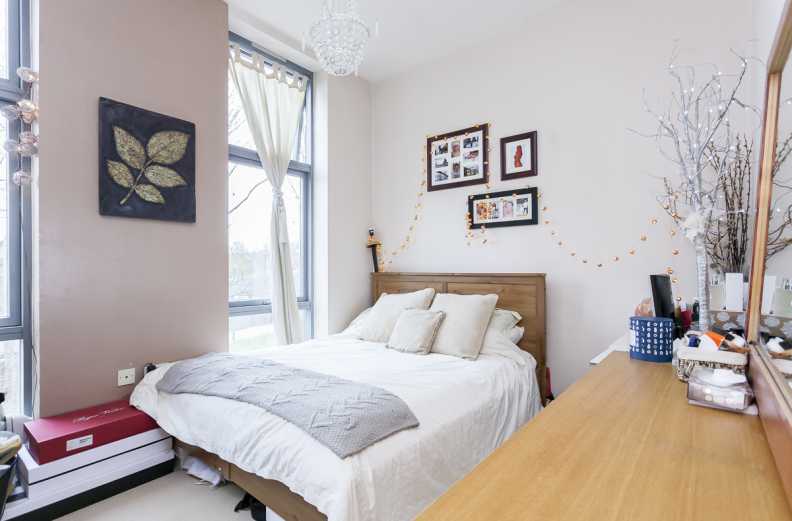 1 bedroom apartments/flats to sale in Martlesham Walk, Colindale-image 4