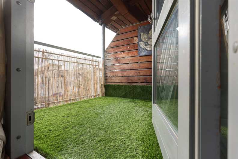 1 bedroom apartments/flats to sale in Martlesham Walk, Colindale-image 5