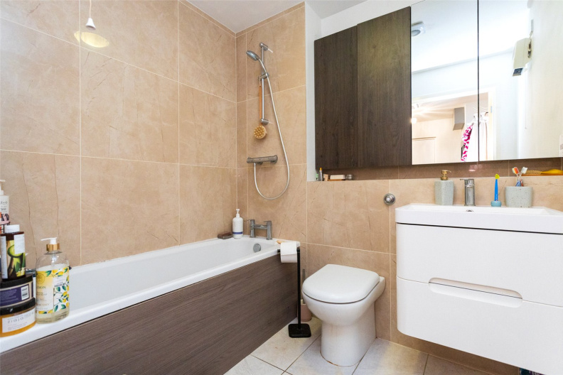 1 bedroom apartments/flats to sale in Martlesham Walk, Colindale-image 5