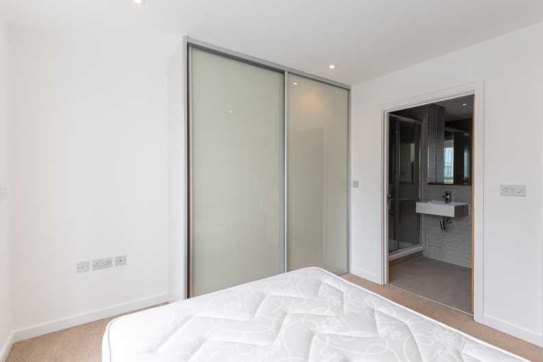 2 bedrooms apartments/flats to sale in Goodchild Road, Woodbury Down, London-image 1