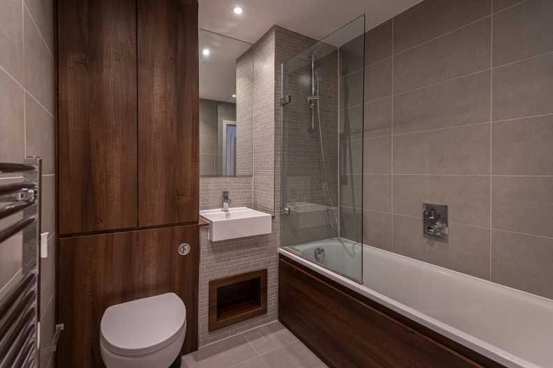 2 bedrooms apartments/flats to sale in Goodchild Road, Woodbury Down, London-image 6