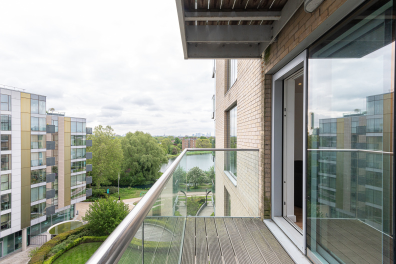 2 bedrooms apartments/flats to sale in Goodchild Road, Woodbury Down, London-image 14