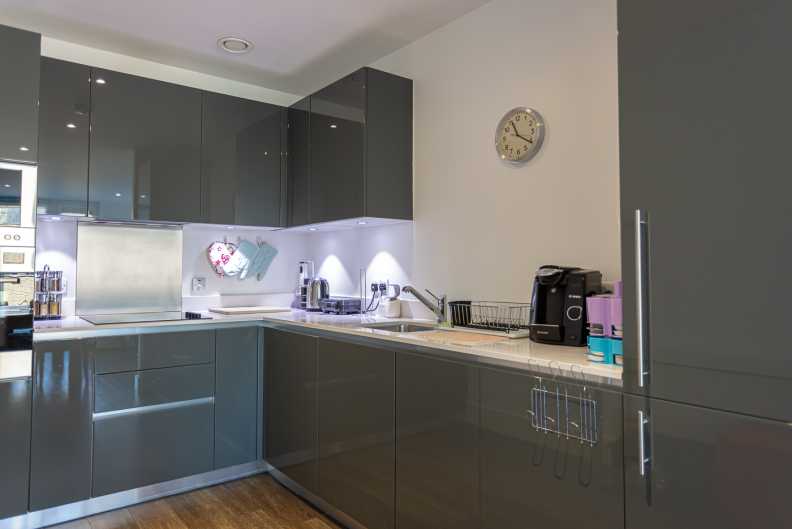 2 bedrooms apartments/flats to sale in Plumstead Road, Woolwich-image 3