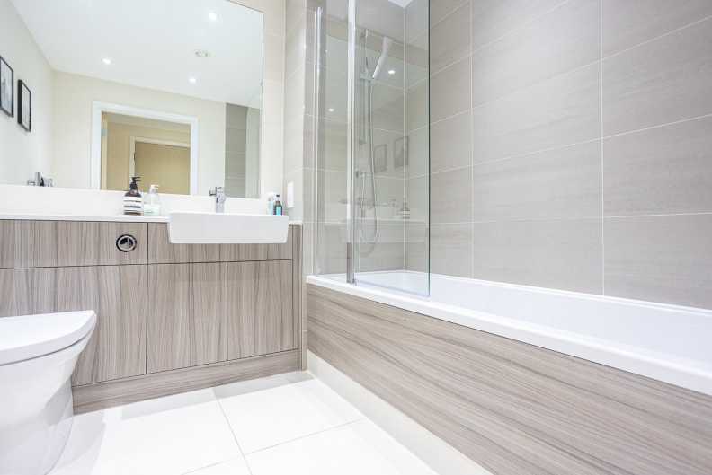 2 bedrooms apartments/flats to sale in Argent House, 3 Beaufort Square, Colindale-image 14