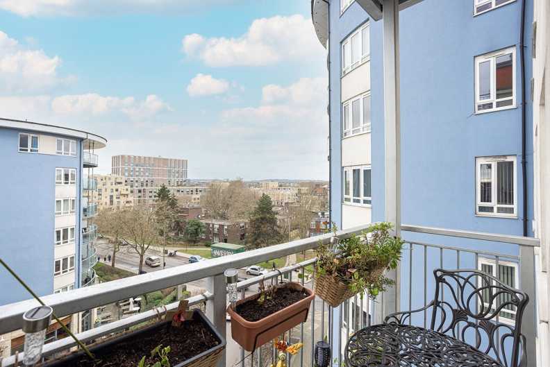 2 bedrooms apartments/flats to sale in Heritage Avenue, Beaufort Park, Colindale-image 5