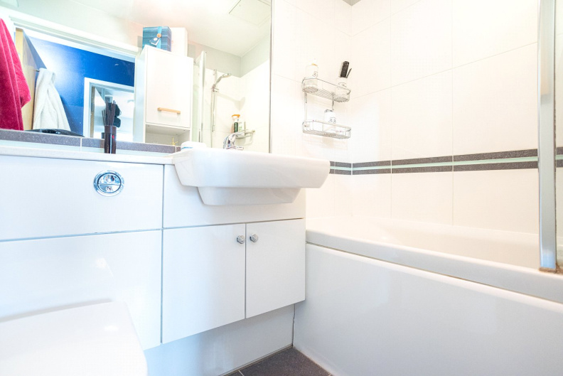 2 bedrooms apartments/flats to sale in Heritage Avenue, Beaufort Park, Colindale-image 12
