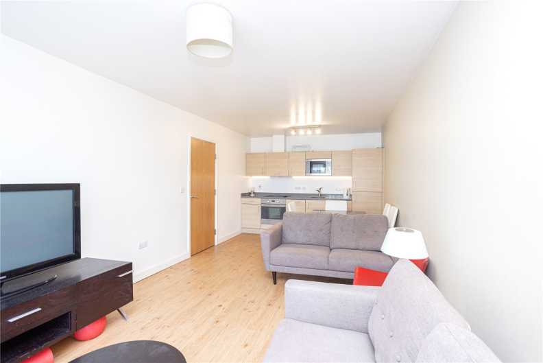 2 bedrooms apartments/flats to sale in Bantam House, 6 Heritage Avenue, Beaufort Park-image 4