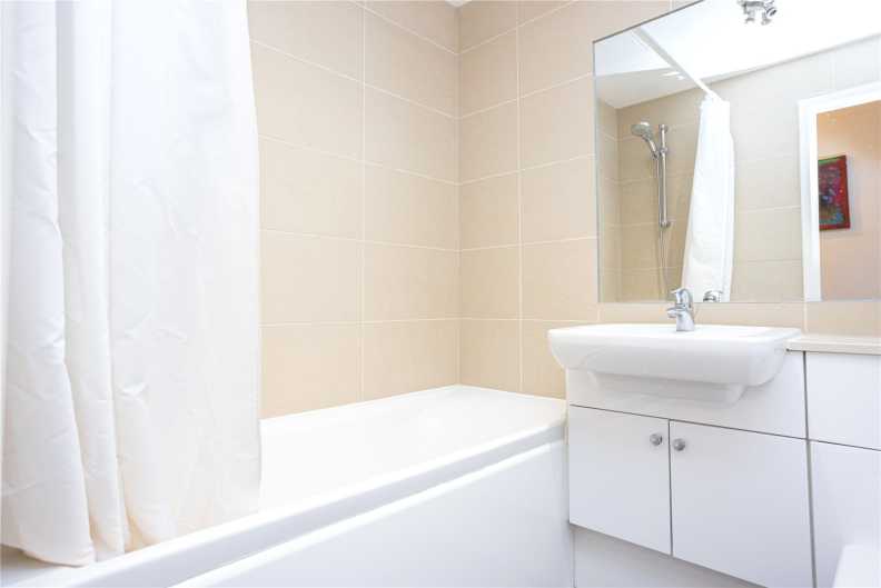 2 bedrooms apartments/flats to sale in Bantam House, 6 Heritage Avenue, Beaufort Park-image 13