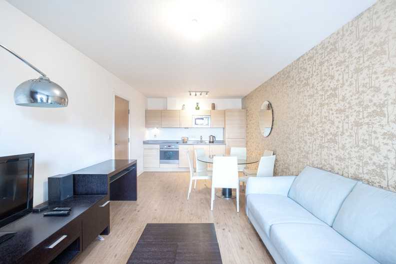 2 bedrooms apartments/flats for sale in Heritage Avenue, Beaufort Park, Colindale - NW9 view 4