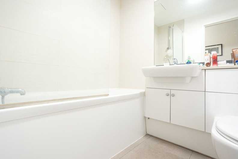 2 bedrooms apartments/flats for sale in Heritage Avenue, Beaufort Park, Colindale - NW9 view 7