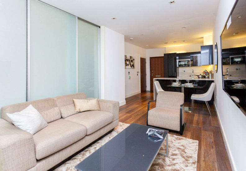 1 bedroom apartments/flats to sale in Dickens Yard, Longfield Avenue, Ealing-image 3