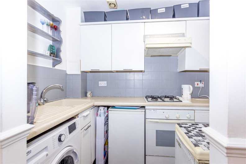 2 bedrooms apartments/flats to sale in Yellowhammer Court, 26 Eagle Drive, Colindale-image 3