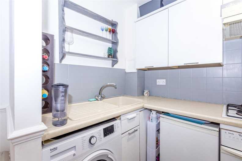 2 bedrooms apartments/flats to sale in Yellowhammer Court, 26 Eagle Drive, Colindale-image 15