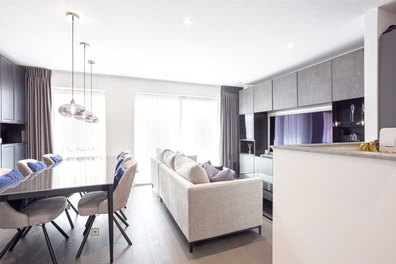 2 bedrooms apartments/flats to sale in Lassen House, 12 Lismore Boulevard, Colindale-image 8