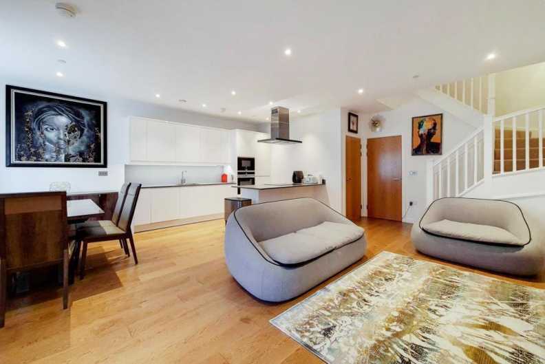 4 bedrooms apartments/flats to sale in Thonrey Close, Colindale Gardens-image 2