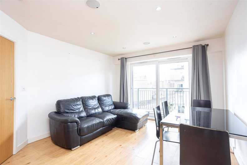 2 bedrooms apartments/flats to sale in Curtiss House, 27 Heritage Avenue, Beaufort Park-image 3