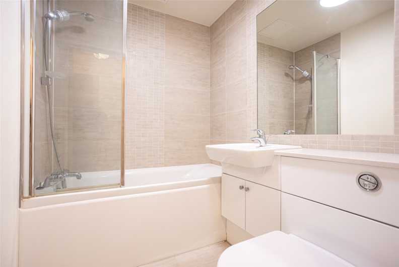 1 bedroom apartments/flats to sale in Ascent House, 35 Boulevard Drive, London-image 6
