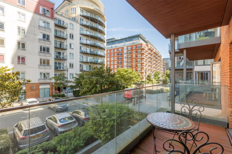 Studio apartments/flats to sale in Carleton House, 20 Boulevard Drive, Beaufort Park-image 5