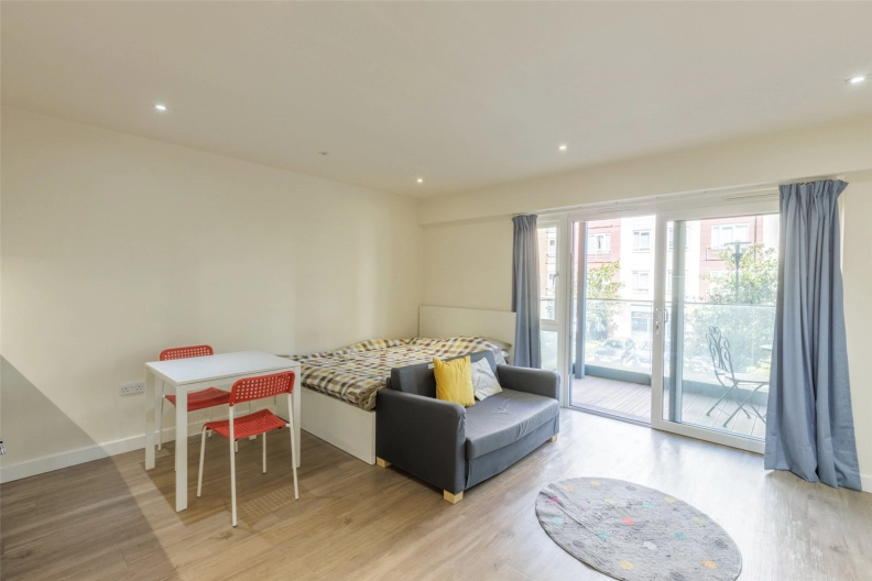 Studio apartments/flats to sale in Carleton House, 20 Boulevard Drive, Beaufort Park-image 1