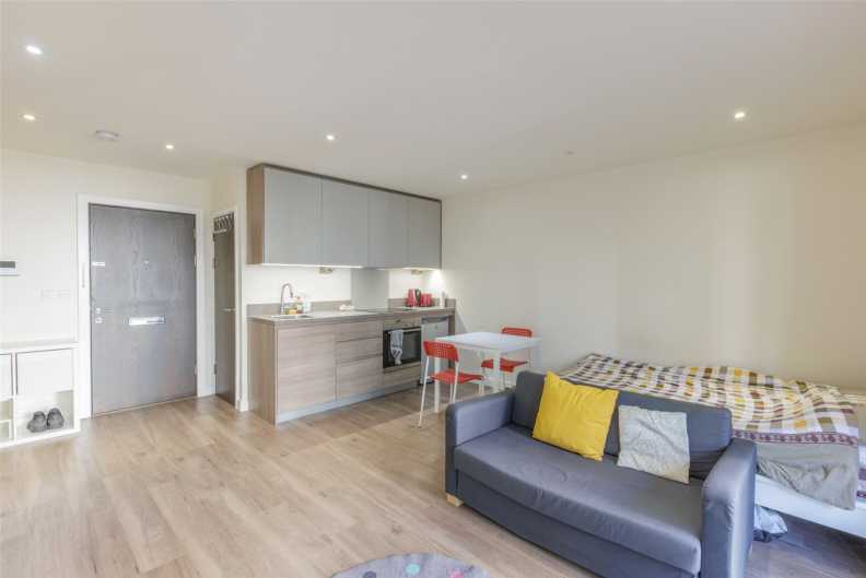 Studio apartments/flats to sale in Carleton House, 20 Boulevard Drive, Beaufort Park-image 2