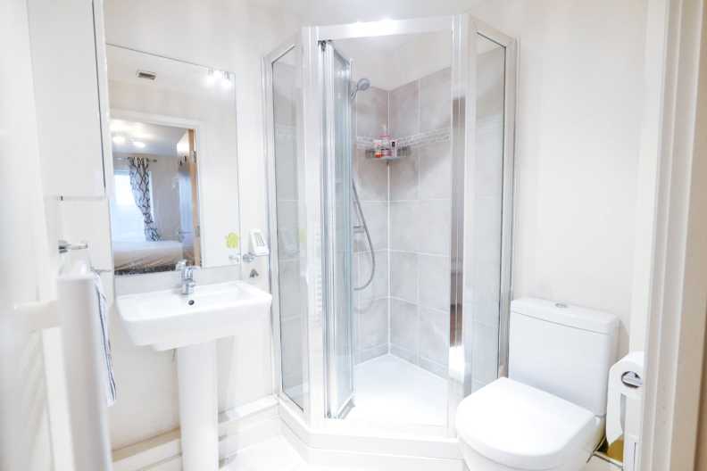 2 bedrooms apartments/flats to sale in Heritage Avenue, Colindale-image 8