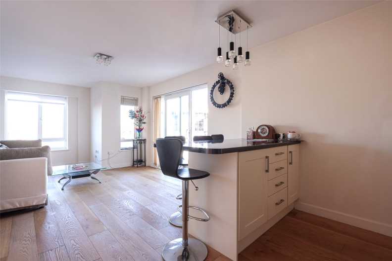 2 bedrooms apartments/flats to sale in Heritage Avenue, Colindale-image 3