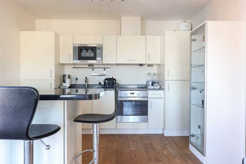 2 bedrooms apartments/flats to sale in Heritage Avenue, Colindale-image 9
