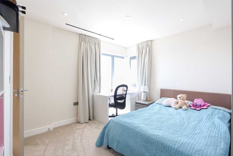 3 bedrooms apartments/flats to sale in Beaufort Square, Beaufort Park, Colindale-image 11