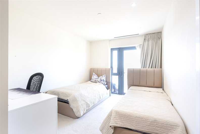 3 bedrooms apartments/flats to sale in Beaufort Square, Beaufort Park, Colindale-image 9