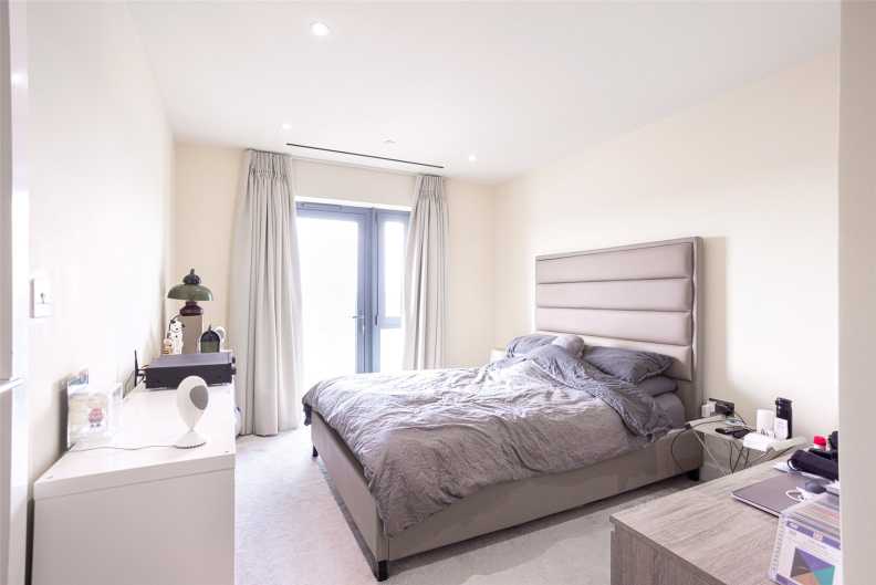 3 bedrooms apartments/flats to sale in Beaufort Square, Beaufort Park, Colindale-image 15