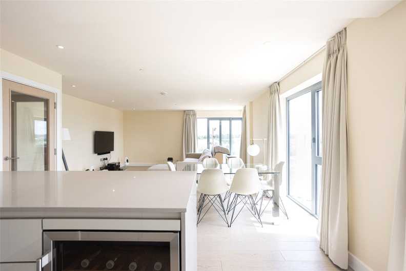 3 bedrooms apartments/flats to sale in Beaufort Square, Beaufort Park, Colindale-image 20
