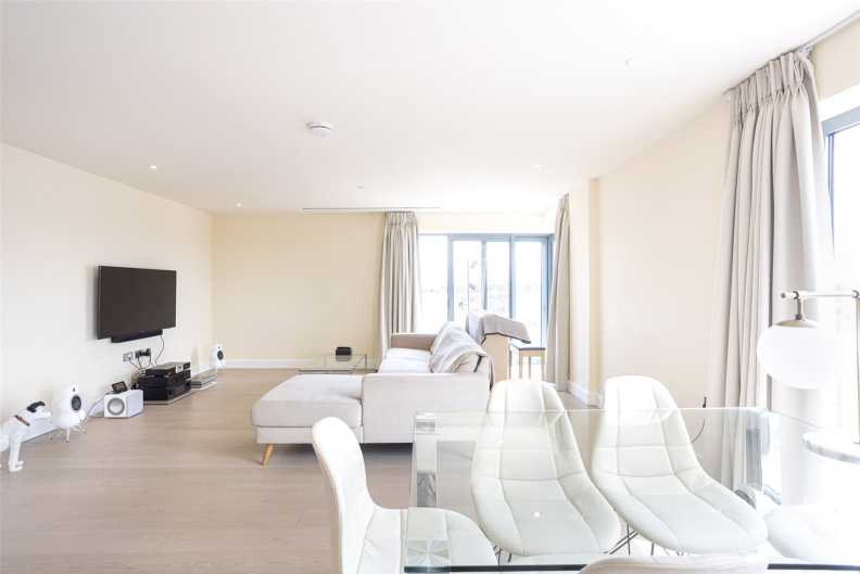 3 bedrooms apartments/flats to sale in Beaufort Square, Beaufort Park, Colindale-image 27