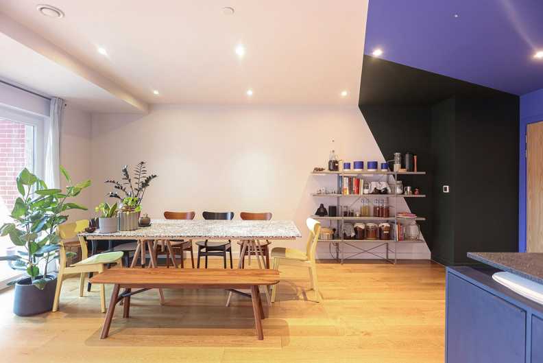 3 bedrooms apartments/flats for sale in Lismore Boulevard, Colindale Gardens, Colindale - NW9 view 2