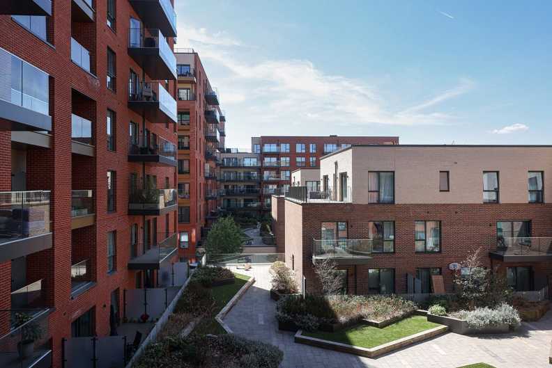 3 bedrooms apartments/flats for sale in Lismore Boulevard, Colindale Gardens, Colindale - NW9 view 15