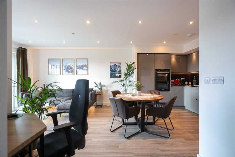 2 bedrooms apartments/flats to sale in Lismore Boulevard, Colindale-image 16