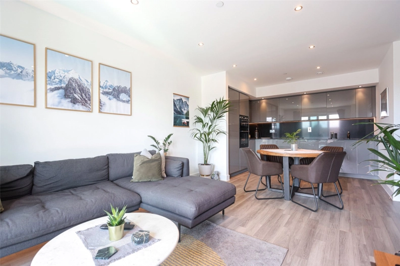 2 bedrooms apartments/flats to sale in Lismore Boulevard, Colindale-image 2