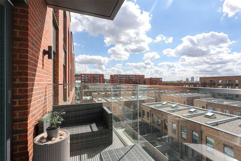 2 bedrooms apartments/flats to sale in Lismore Boulevard, Colindale-image 5
