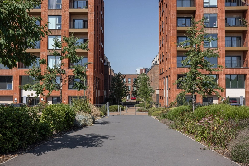2 bedrooms apartments/flats to sale in Lismore Boulevard, Colindale-image 25