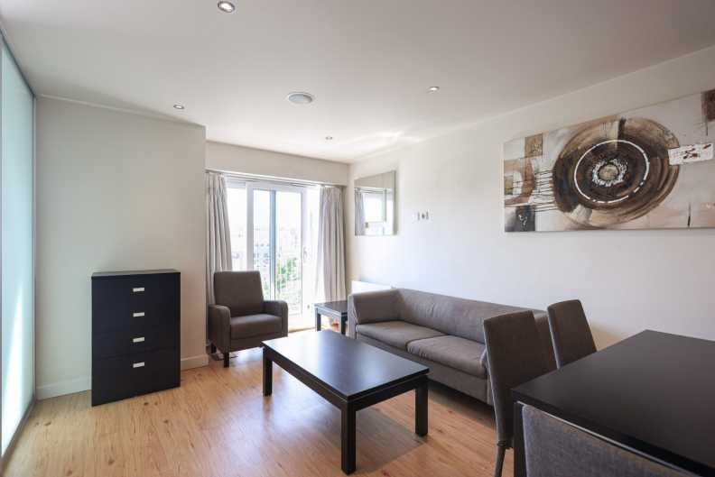 1 bedroom apartments/flats to sale in Heritage Avenue, London-image 3