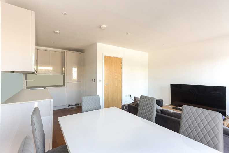 1 bedroom apartments/flats to sale in Lismore Boulevard, Colindale Gardens, Colindale-image 7