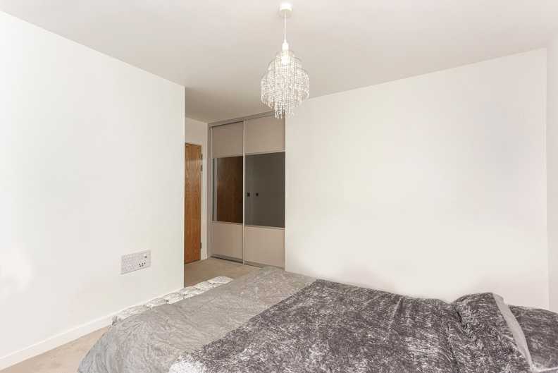 1 bedroom apartments/flats to sale in Lismore Boulevard, Colindale Gardens, Colindale-image 11