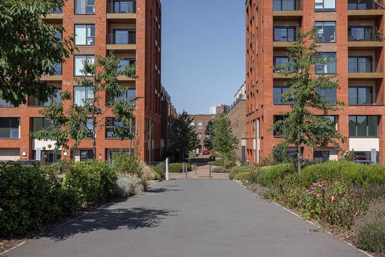 1 bedroom apartments/flats to sale in Lismore Boulevard, Colindale Gardens, Colindale-image 10