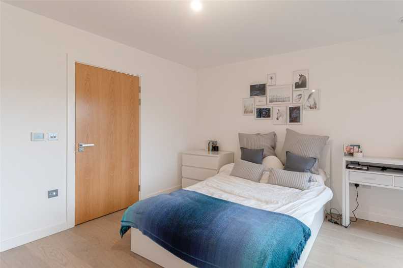 2 bedrooms apartments/flats to sale in Thonrey Close, Colindale Gardens, Colindale-image 16