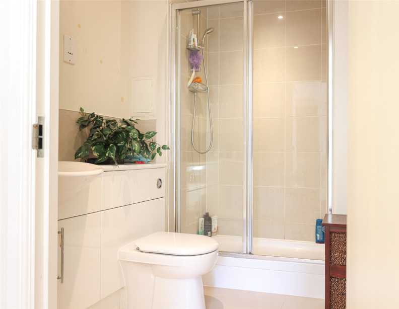 2 bedrooms apartments/flats to sale in Mannock Close, Colindale-image 8