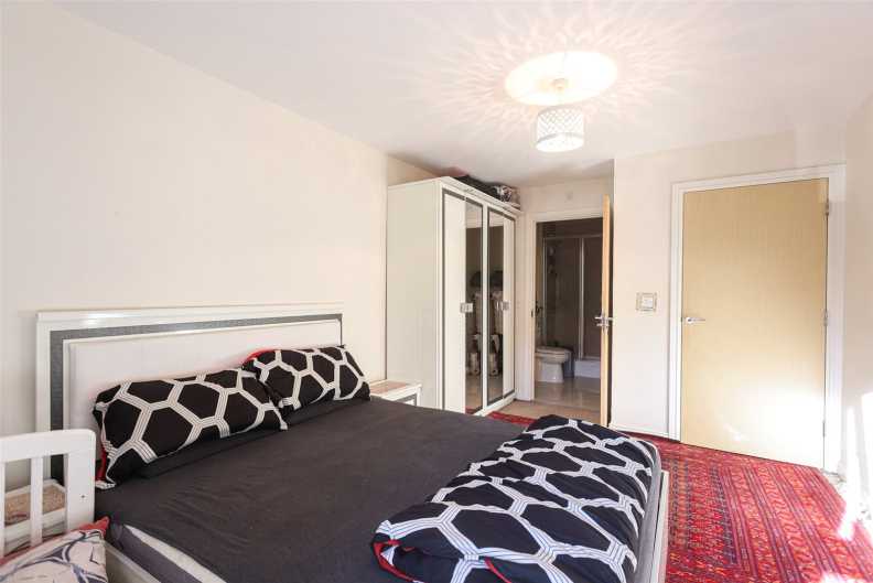 2 bedrooms apartments/flats to sale in Mannock Close, Colindale-image 9